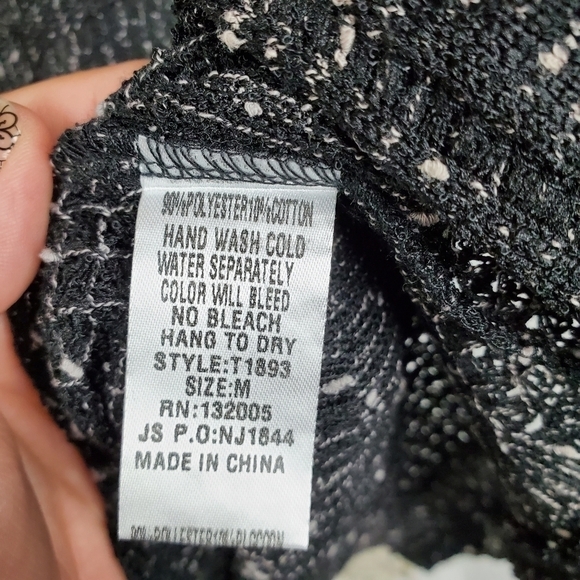 Entro sz M crocheted lace open back sweater - Picture 10 of 11